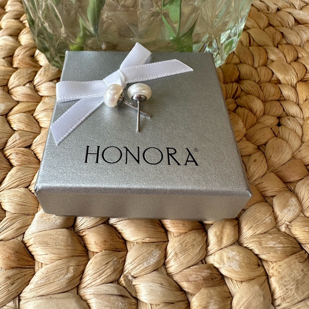 💕 Honora 💕 7 mm Cultured Freshwater Button Shaped Stud Earrings - Picture 4 of 6